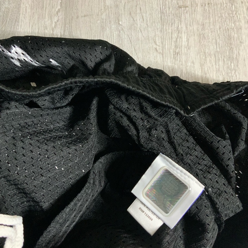 Black And White Eric Emanuel New York EE Shorts - Picture 5 of 7